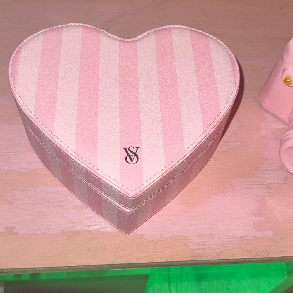Victoria's Secret Pink and White Heart Bag - Picture 5 of 6